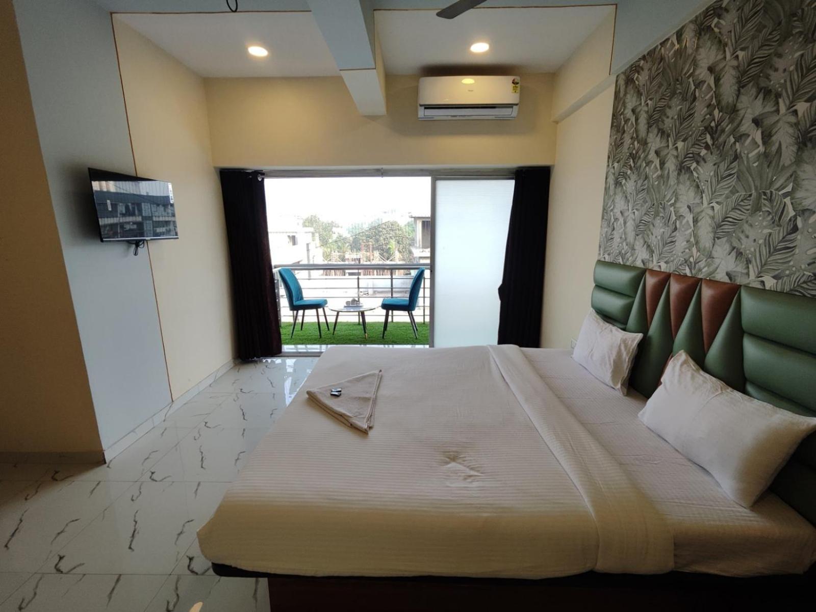 New Balaji Residency By Glitz Hotels Ulhāsnagar Exteriör bild