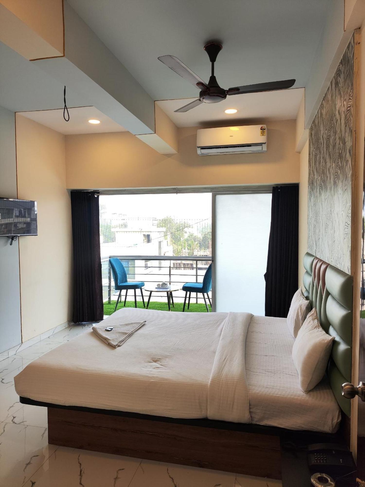 New Balaji Residency By Glitz Hotels Ulhāsnagar Exteriör bild