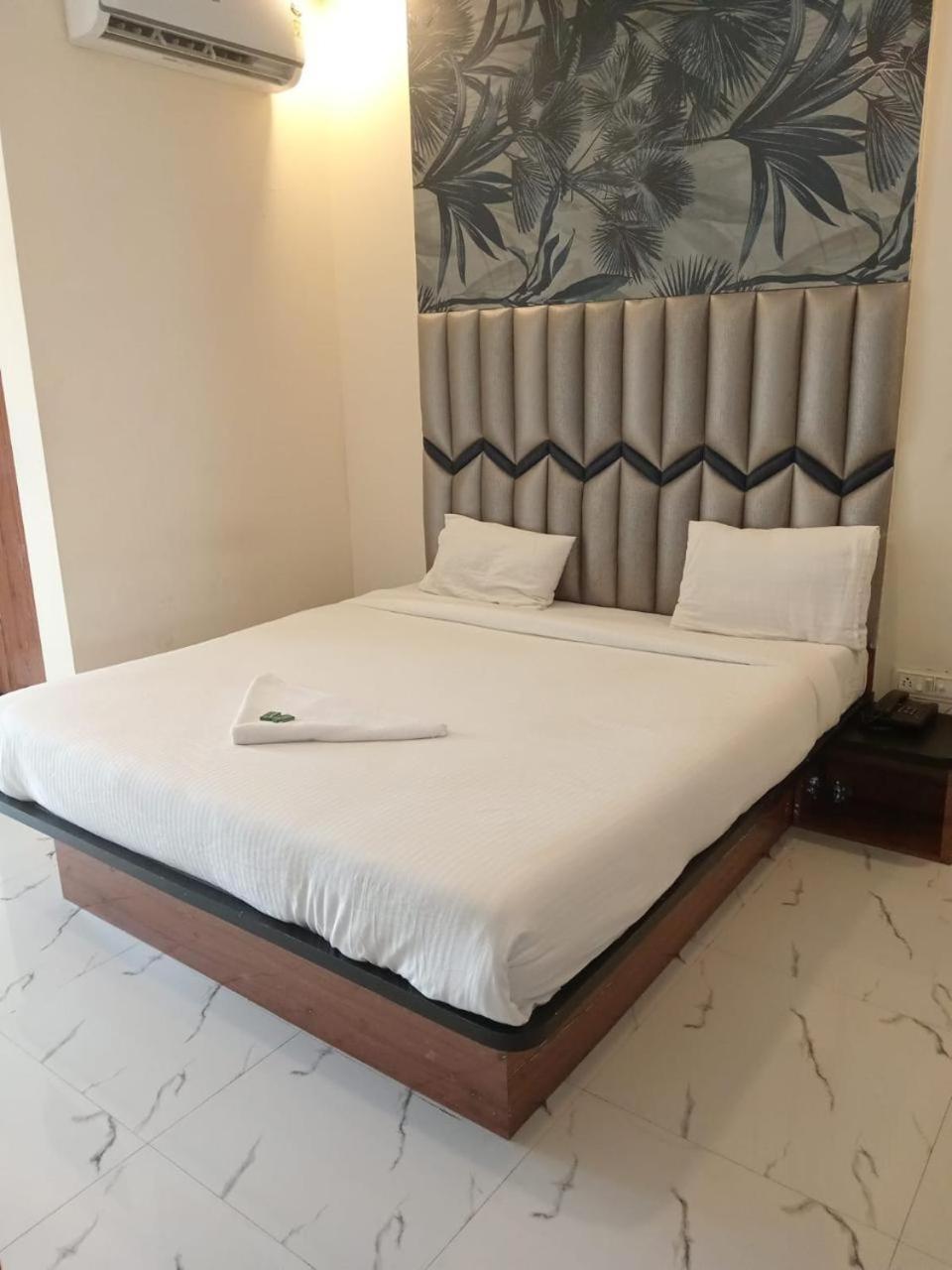 New Balaji Residency By Glitz Hotels Ulhāsnagar Exteriör bild