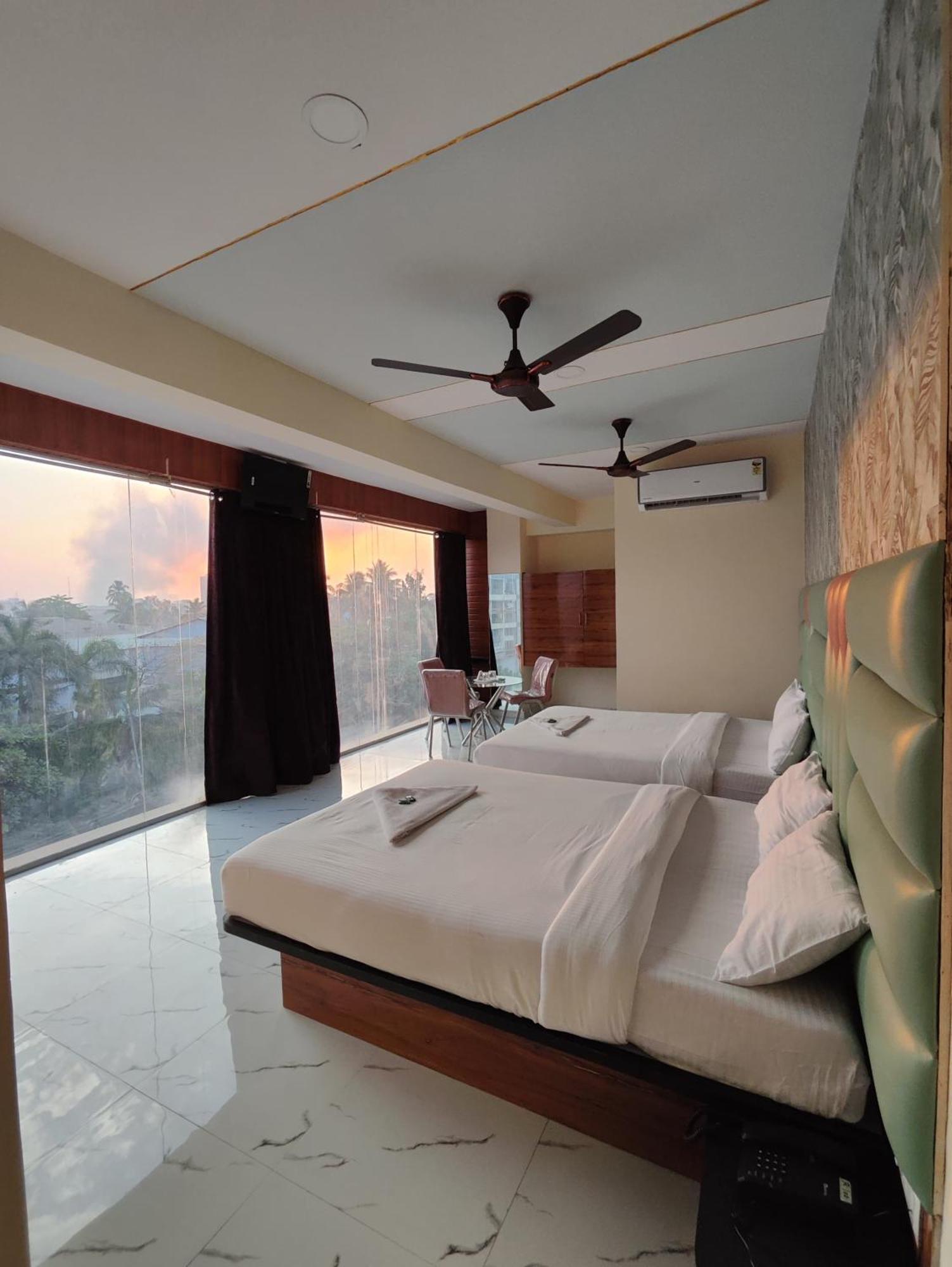 New Balaji Residency By Glitz Hotels Ulhāsnagar Exteriör bild