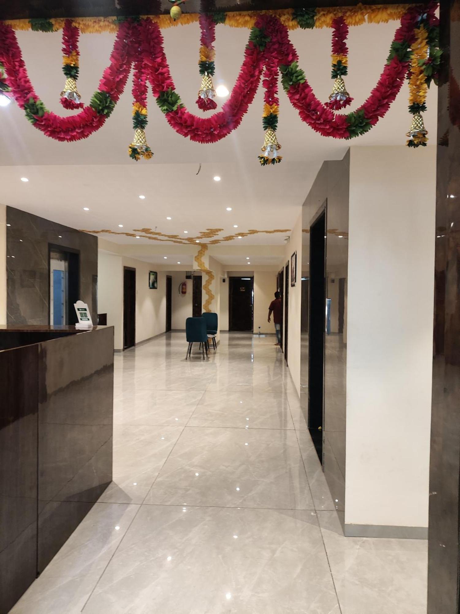New Balaji Residency By Glitz Hotels Ulhāsnagar Exteriör bild